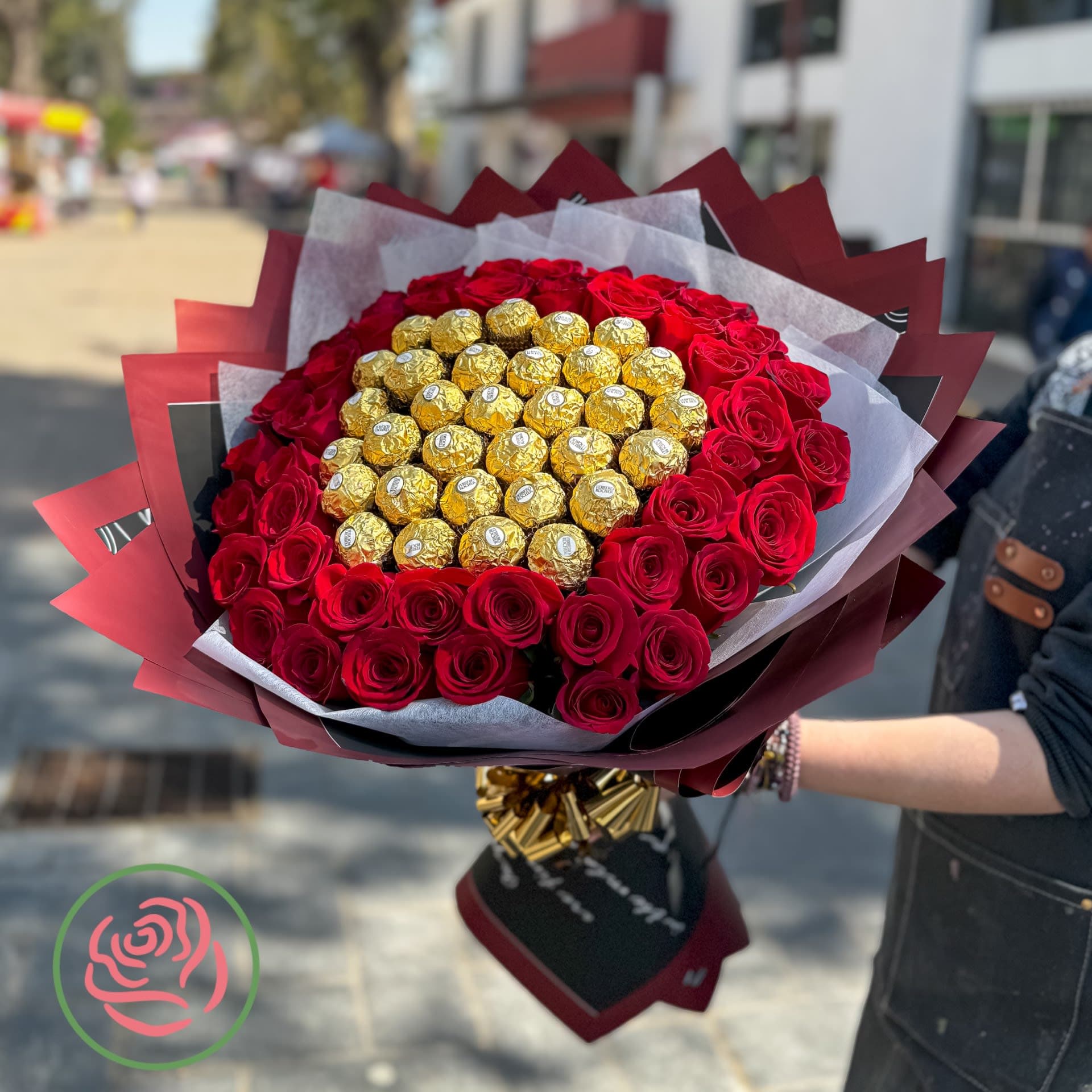 Corazón de Oro y Rosas